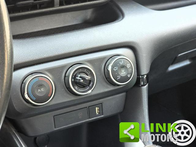 TOYOTA Yaris usata, con USB