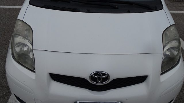 TOYOTA Yaris usata 32