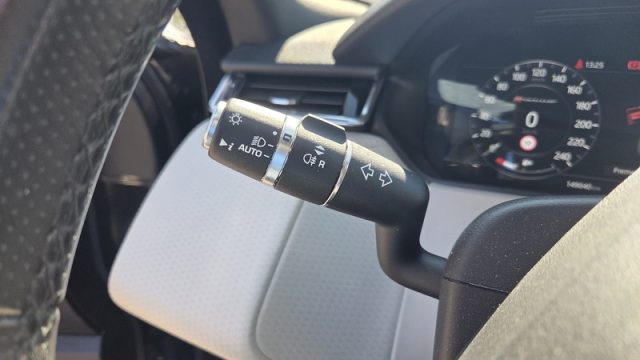 LAND ROVER Range Rover Velar usata, con Sistema di navigazione
