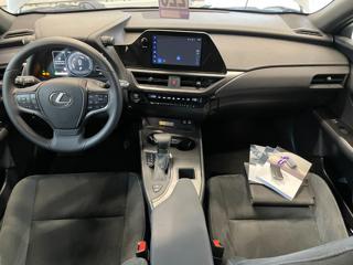 LEXUS UX 250h usata, con Interni in pelle