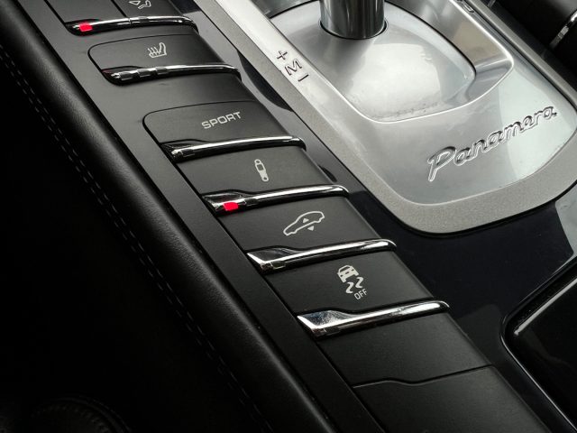 PORSCHE Panamera usata, con Park Distance Control