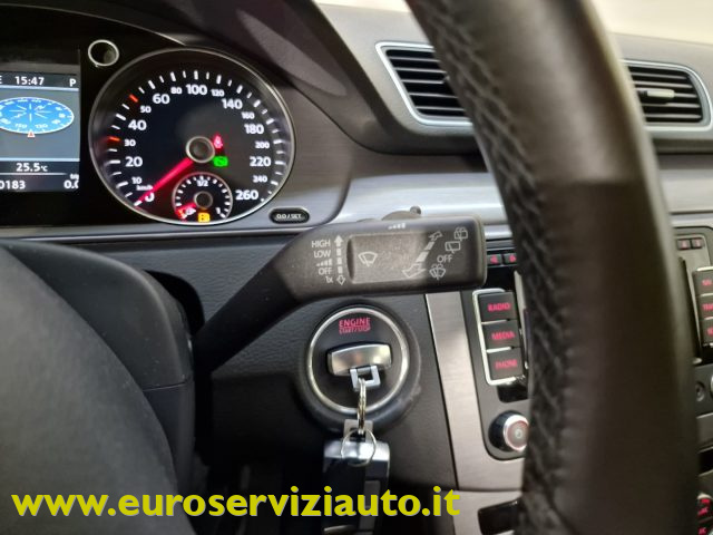 VOLKSWAGEN Passat usata 26
