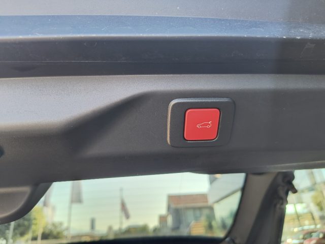 PEUGEOT 3008 usata, con Fari LED