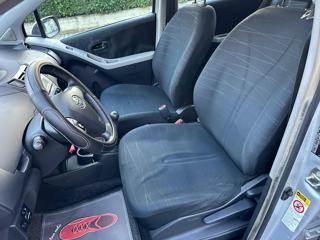 TOYOTA Yaris usata, con Specchietti laterali elettrici