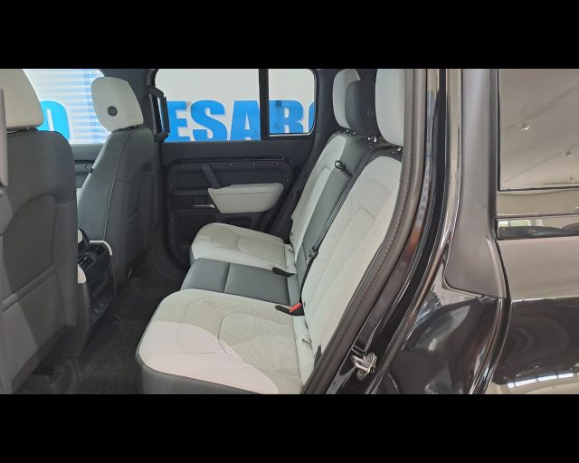 LAND ROVER Defender usata 32