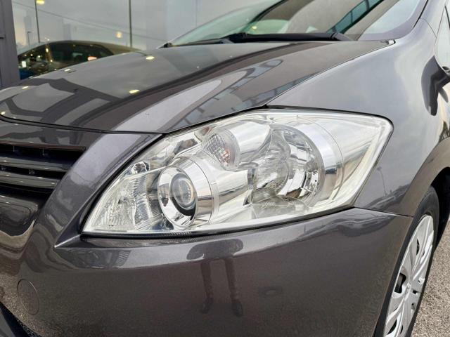 TOYOTA Auris usata, con Sedile posteriore sdoppiato