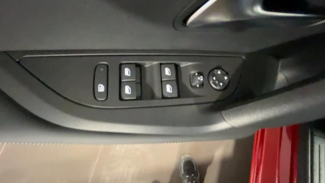 PEUGEOT 2008 usata, con Sedile posteriore sdoppiato