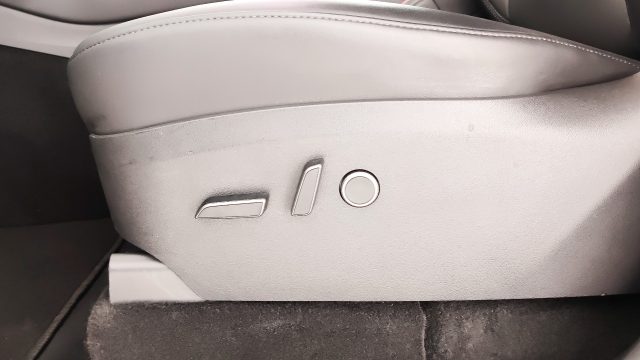 TESLA Model Y usata, con Fari full-led