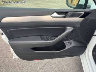 VOLKSWAGEN Passat usata, con Bracciolo