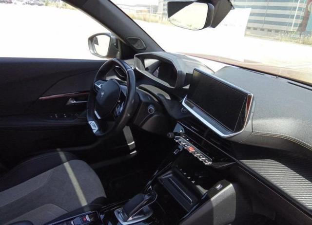 PEUGEOT 2008 usata, con Autoradio