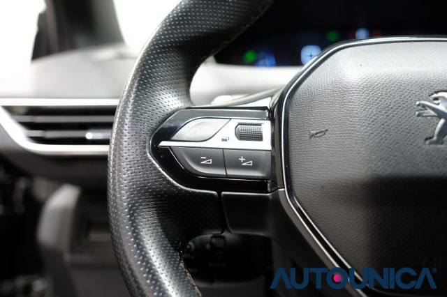 PEUGEOT 3008 usata, con USB