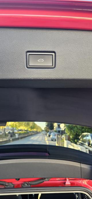 VOLKSWAGEN T-Roc usata, con USB