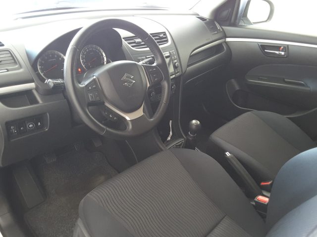 SUZUKI Swift usata, con Autoradio