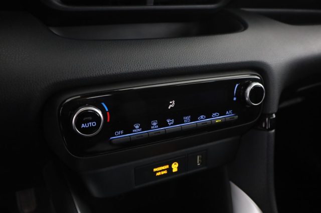 TOYOTA Yaris usata 8