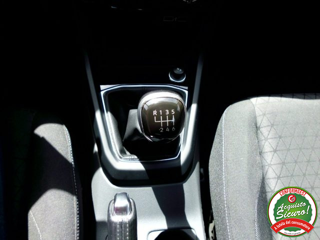 VOLKSWAGEN T-Cross usata, con USB