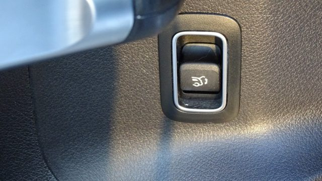 MERCEDES-BENZ GLB 200 usata, con Sistema di avviso di distanza