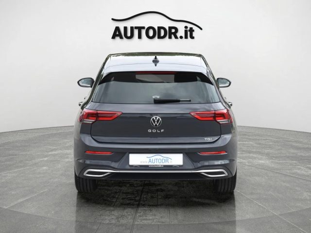 VOLKSWAGEN Golf usata, con USB