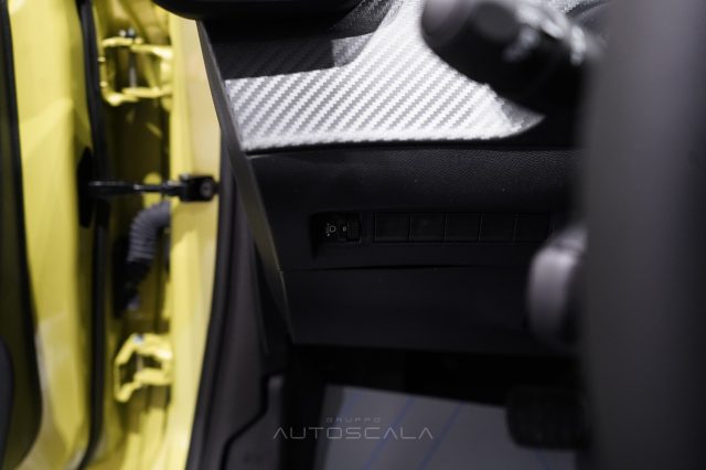 PEUGEOT 208 usata, con Sistema di navigazione