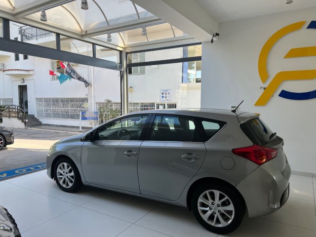 TOYOTA Auris usata, con Sedile posteriore sdoppiato