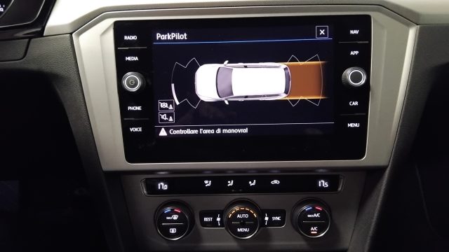 VOLKSWAGEN Passat Variant usata, con Frenata d