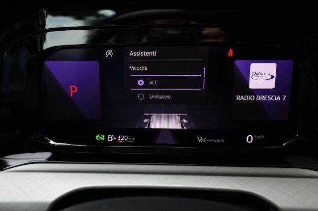 VOLKSWAGEN Golf usata, con Schermo multifunzione interamente digitale