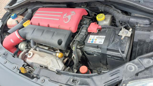 ABARTH 695 usata, con Touch screen