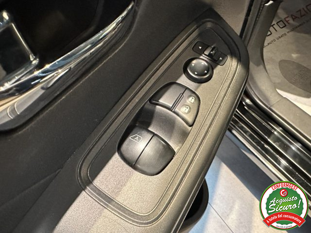 NISSAN Micra usata, con USB