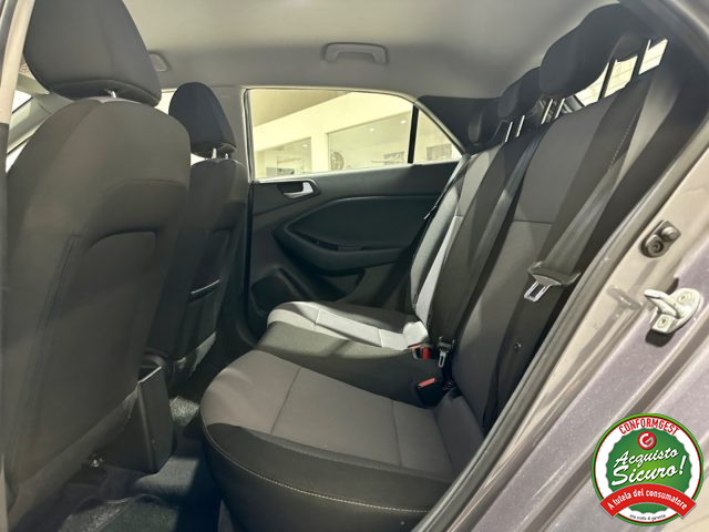HYUNDAI i20 usata, con Sedile posteriore sdoppiato