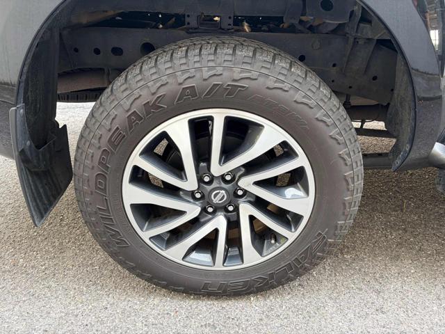 NISSAN Navara usata, con Gancio traino