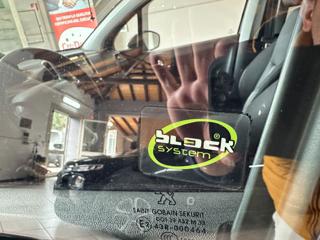 PEUGEOT 208 usata, con USB