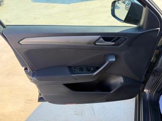 VOLKSWAGEN T-Roc usata 21