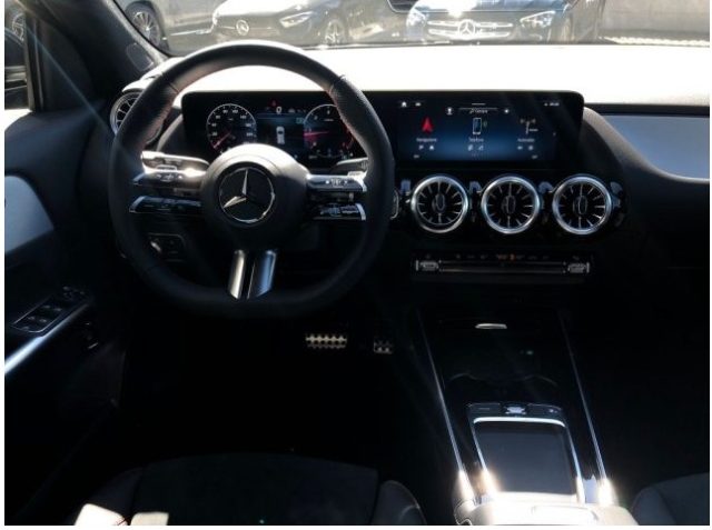 MERCEDES-BENZ GLA 200 usata, con Leve al volante