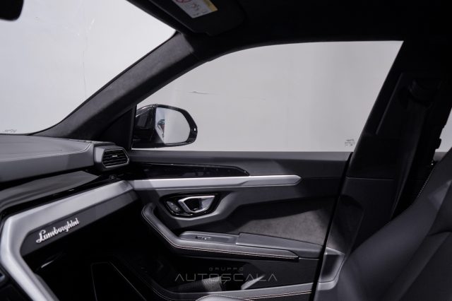 LAMBORGHINI Urus usata, con Android Auto