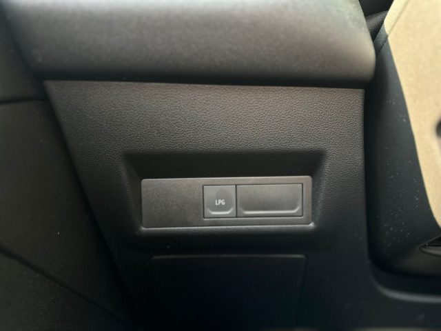 RENAULT Captur usata, con Fari LED