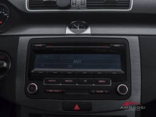 VOLKSWAGEN Passat usata 14