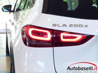 MERCEDES-BENZ GLA 200 usata, con Leve al volante