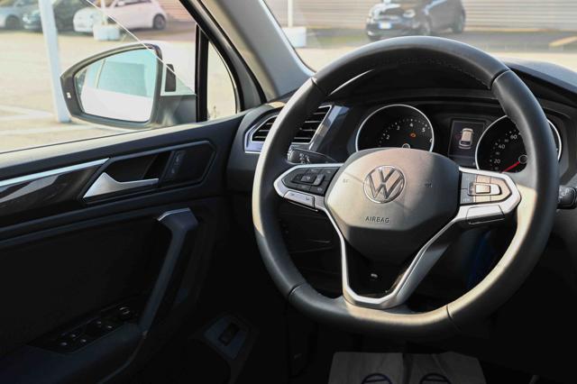 VOLKSWAGEN Tiguan usata, con USB