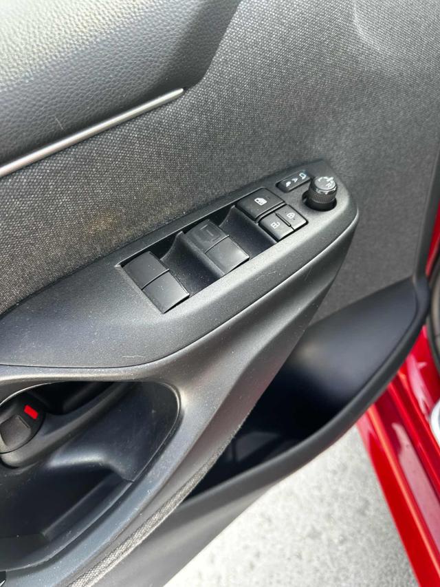 TOYOTA Yaris usata, con Fari Xenon