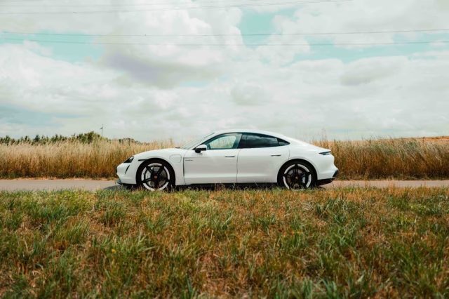 PORSCHE Taycan usata, con Alzacristalli elettrici