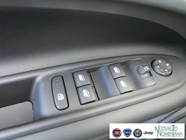 JEEP Avenger usata, con USB