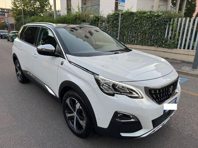PEUGEOT 5008 usata, con Cerchi in lega