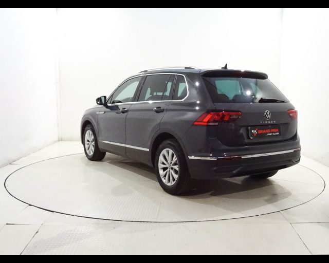 VOLKSWAGEN Tiguan usata, con Airbag laterali