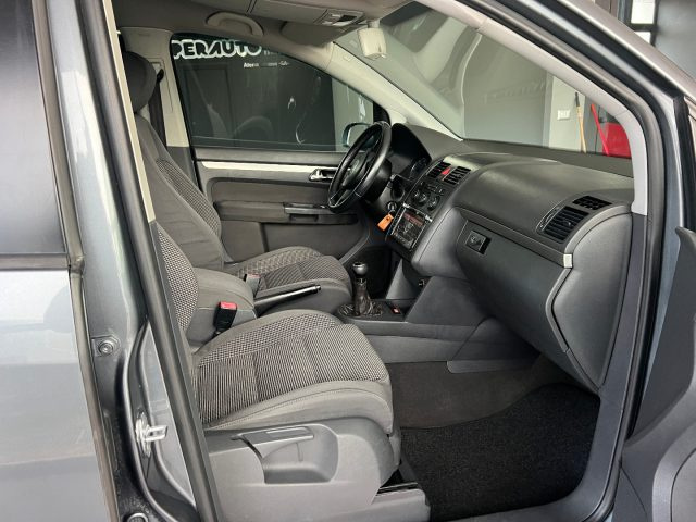 VOLKSWAGEN Touran usata, con Cerchi in lega