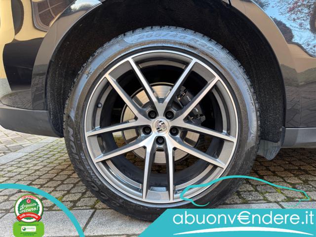 PORSCHE Macan usata, con USB