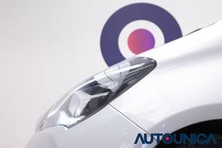 TOYOTA Yaris usata, con Fari LED