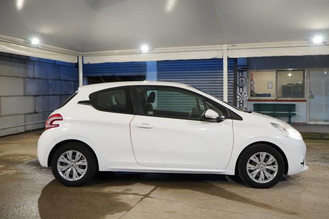PEUGEOT 208 usata, con Autoradio