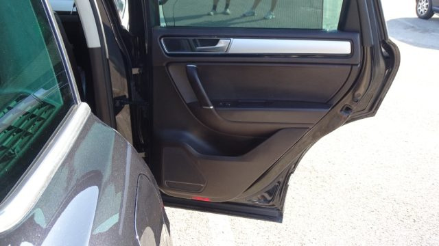 VOLKSWAGEN Touareg usata, con Specchietto retrovisore con funzione antiabbagliamento