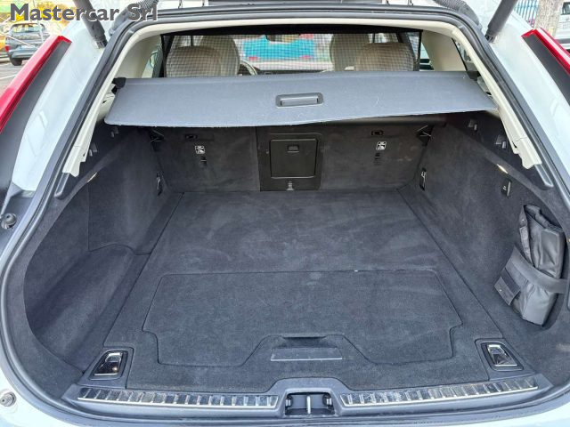 VOLVO V90 Cross Country usata, con Park Distance Control