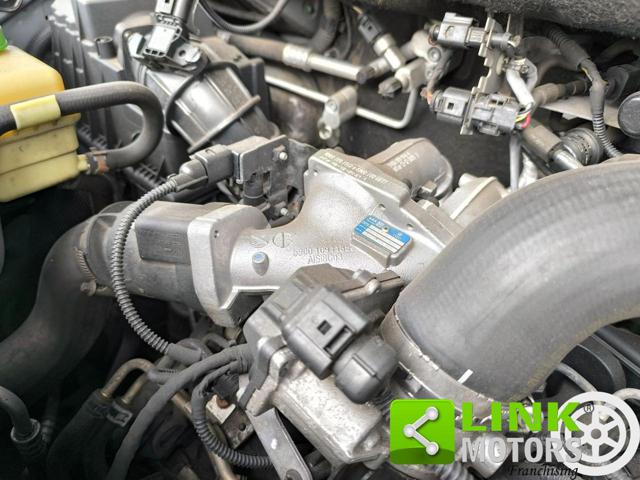 VOLKSWAGEN T5 usata, con Climatizzatore automatico, 3 zone