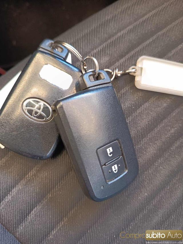 TOYOTA Yaris usata 27
